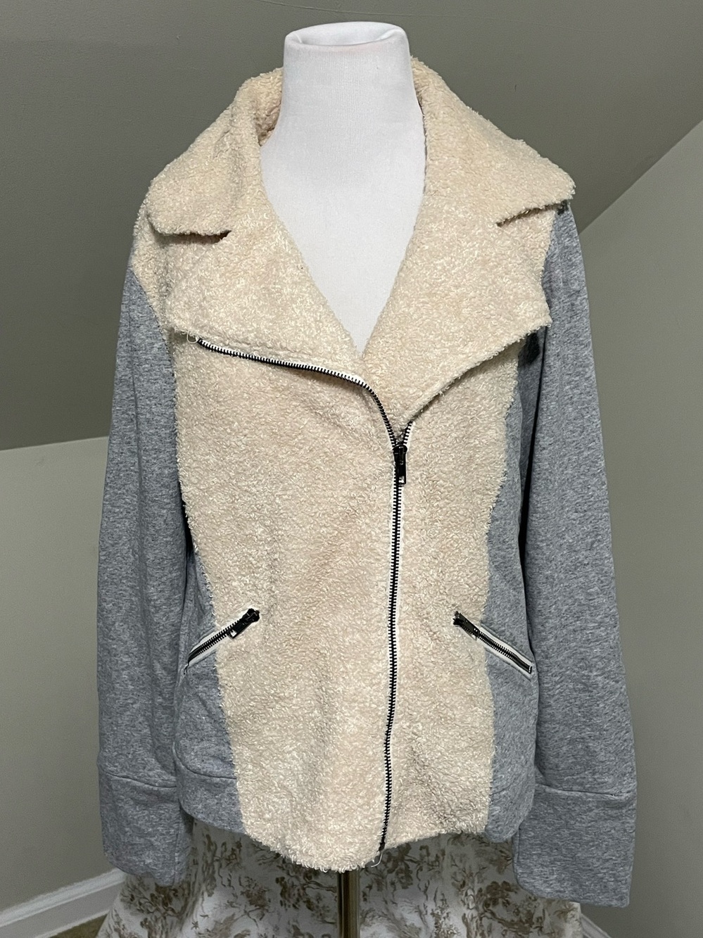 Hem & Thread Two-Tone Teddy Jacket in Cream and Gray